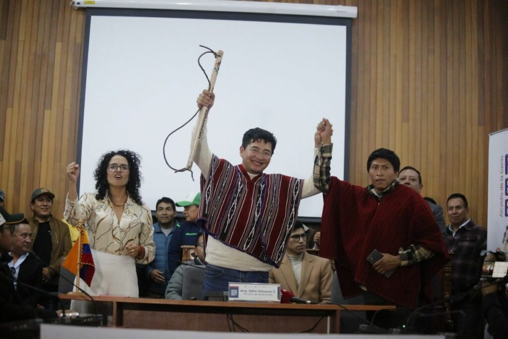 Alcalde de Riobamba, John Vinueza, durante su rueda de prensa de este lunes