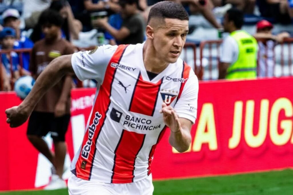 Álex Arce, jugador de Liga de Quito en el estadio George Capwell en el 2024.