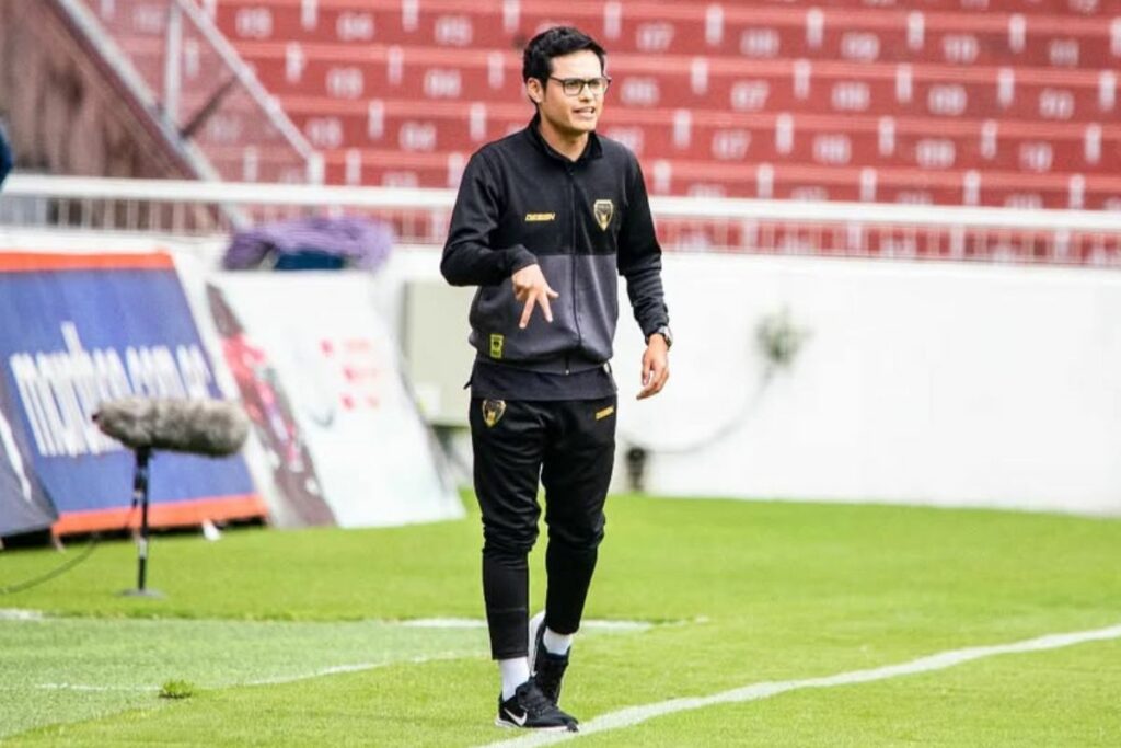 Joe Armas en su etapa de entrenador de Imbabura.