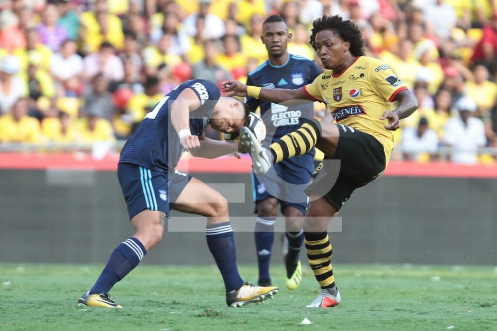 Christian Alemán (d) en un Clásico del Astillero del campeonato nacional 2018.