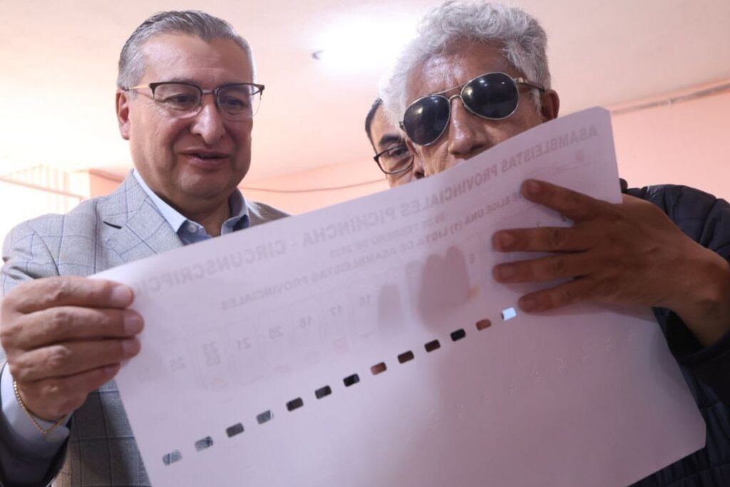 Las personas con discapacidad visual votarán con plantillas braille en las elecciones 2025.