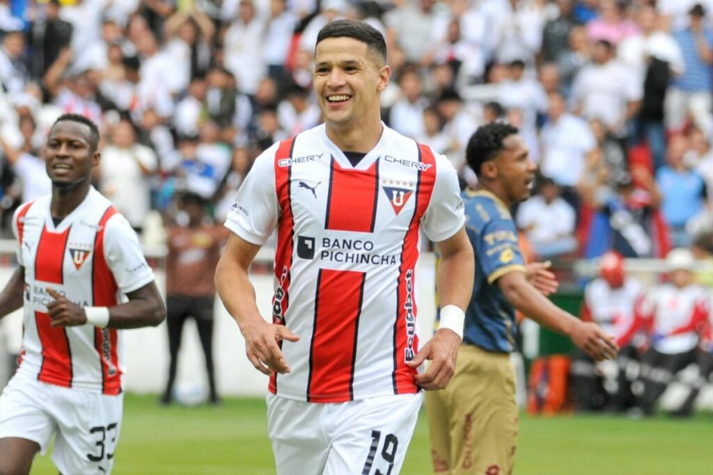 Álex Arce, jugador de Liga de Quito y goleador de la Liga Pro 2024.