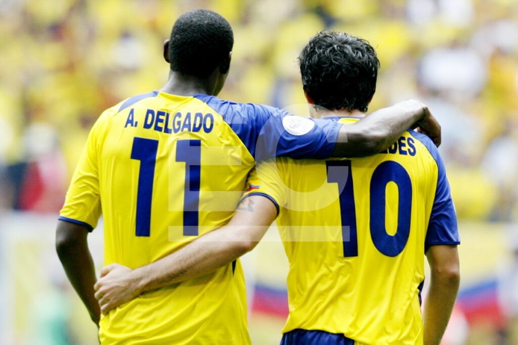 Agustín Delgado (i) y Jaime Iván Kaviedes con la Selección de Ecuador en el Mundial Alemania 2006.