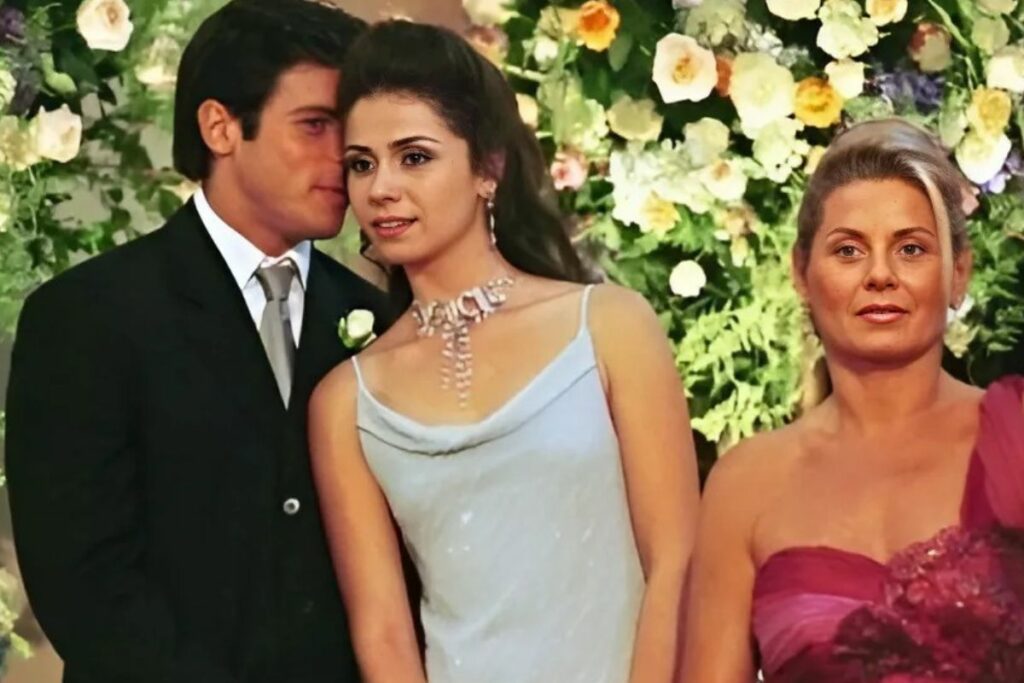 Giovanna Antonelli como Capitú en Lazos de familia.