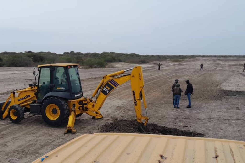La FAE detalló que la pista clandestina que estaría destinada al narcotráfico tenía 1 200 metros.