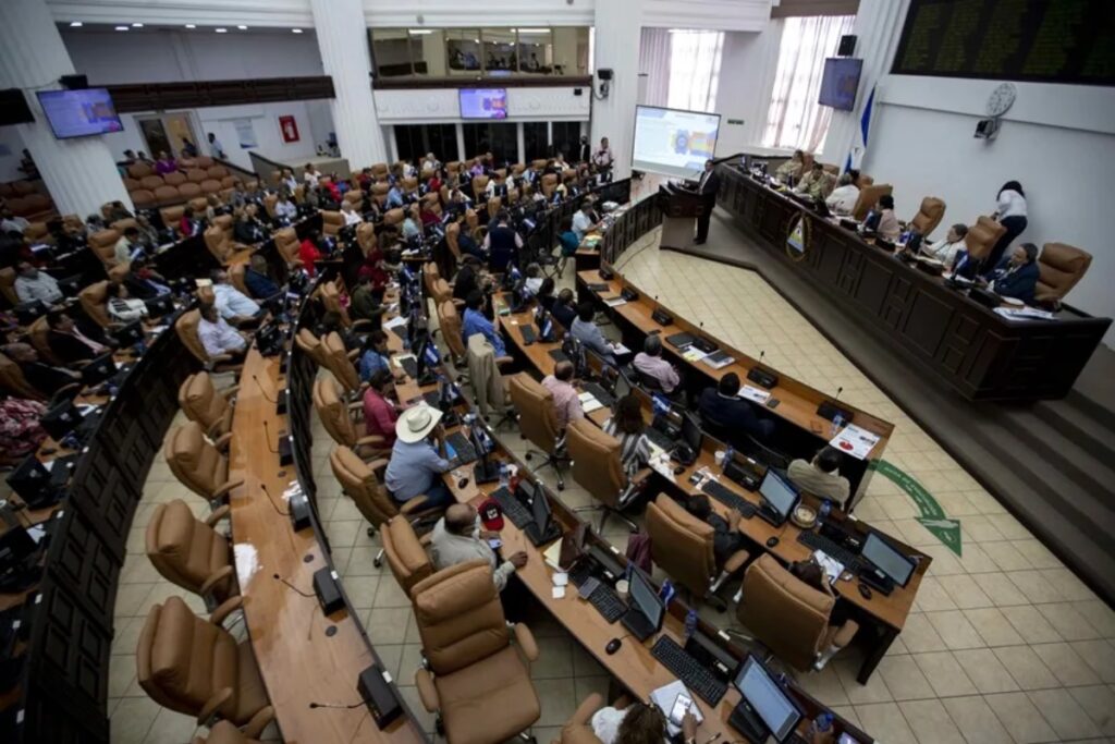 La aprobación de las reformas constitucionales que dan el poder total al presidente de Nicaragua, Daniel Ortega, fueron aprobadas este jueves.