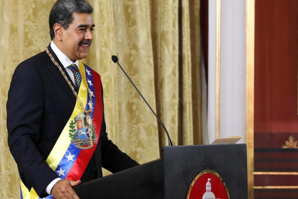 Fotografía cedida por el Palacio de Miraflores de Nicolás Maduro que fue investido hoy presidente de Venezuela, para el período 2025-2031, por la Asamblea Nacional.