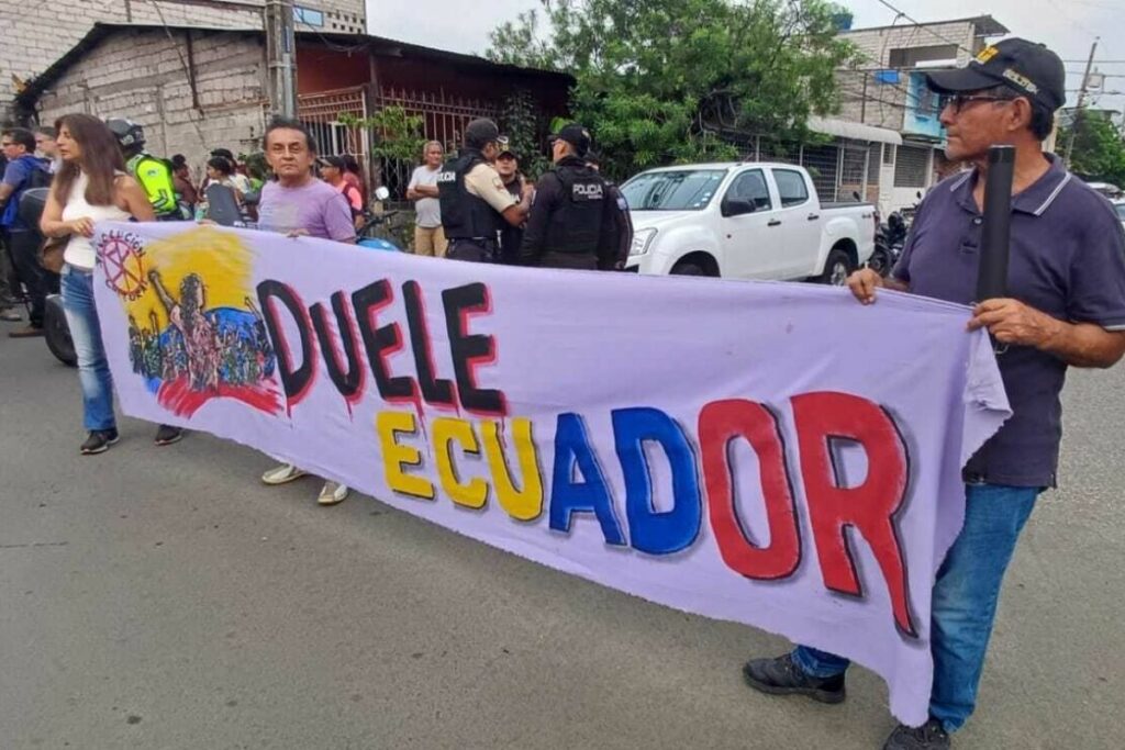 Familiares y cercanos a los cuatro niños realizaron un acto simbólico al cumplirse un mes de su desaparición
