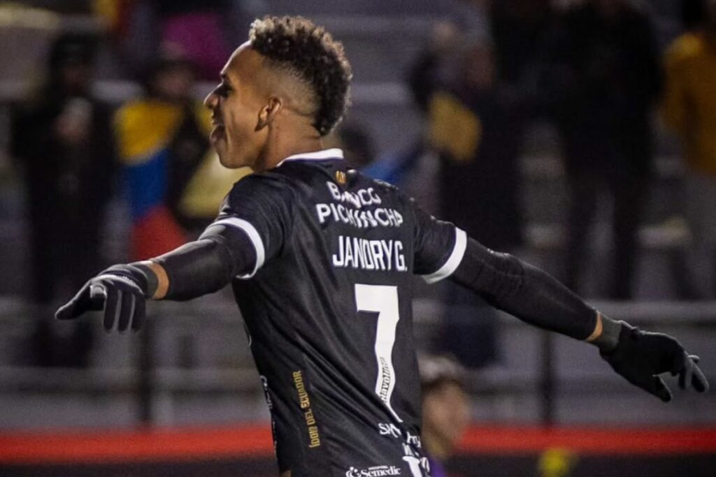 Jandry Gómez celebra el gol marcado con Barcelona SC en la Noche Amarilla de New Jersey.