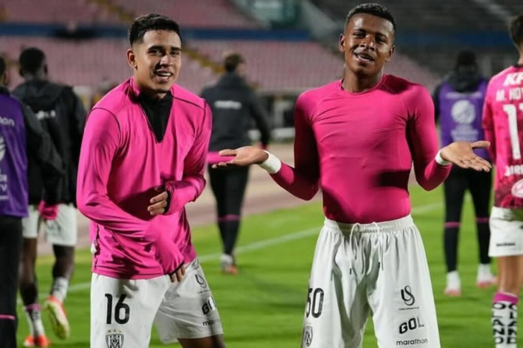 Kendry Páez (i) y Keny Arroyo con Independiente del Valle en la Liga Pro 2024.