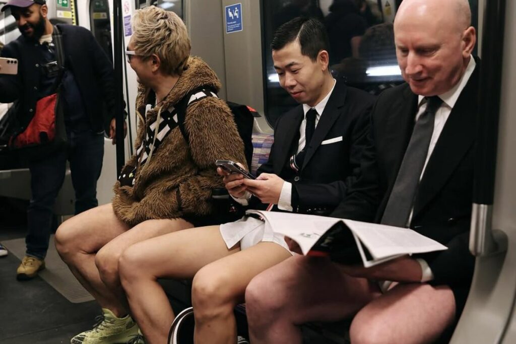 El undécimo viaje oficial anual en metro sin pantalones de Londres tuvo lugar el domingo 7 de enero de 2024.