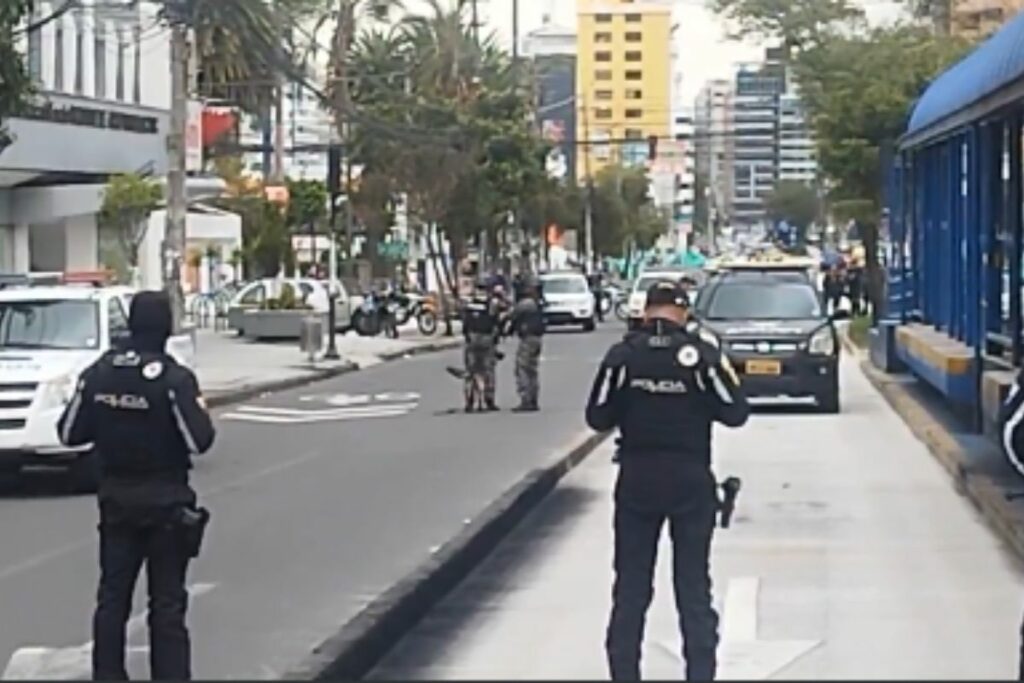 Miembros de la Policía llegaron al lugar para resguardar.
