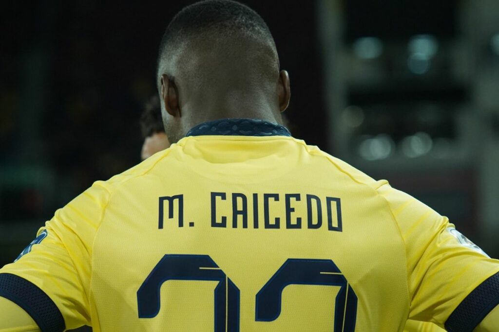 Moisés Caicedo con la Selección de Ecuador en las eliminatorias al Mundial 2026.