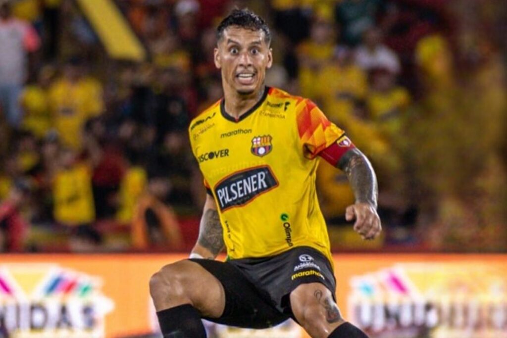 Jesús Trindade con Barcelona SC en un Clásico del Astillero de 2024.