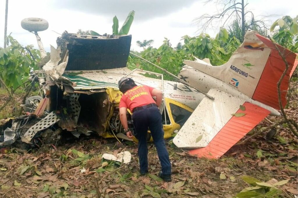 Agentes de la CTE están en el lugar brindando asistencia y ayudando a descongestionar el tránsito. Cortesía: Cuerpo de Bomberos de El Triunfo