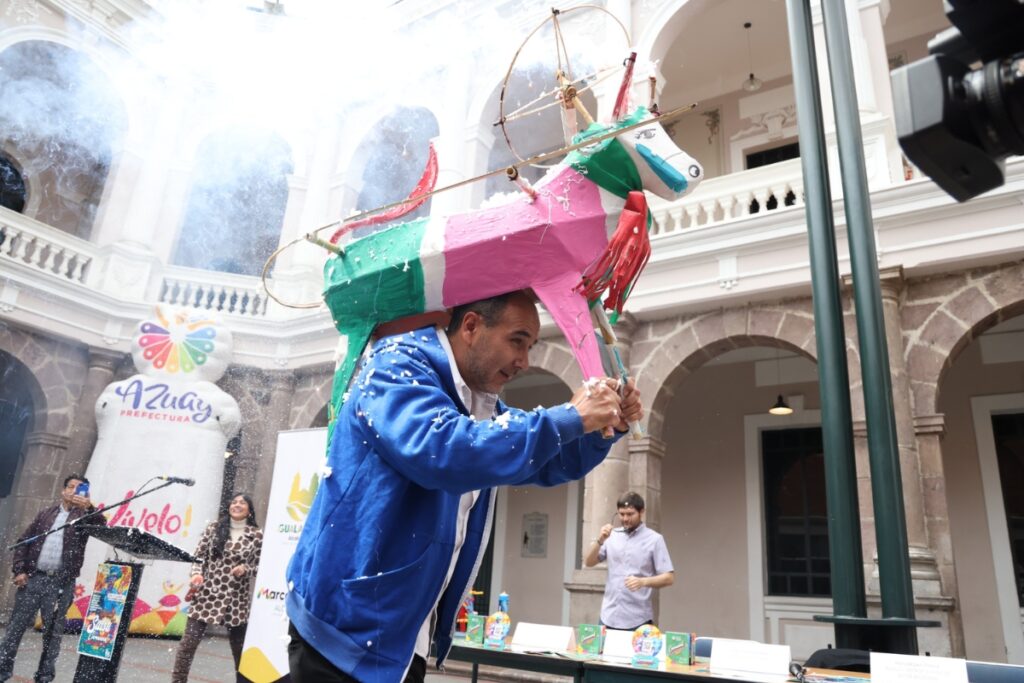 El Prefecto de Azuay presentó la agenda cultural de su provincia.