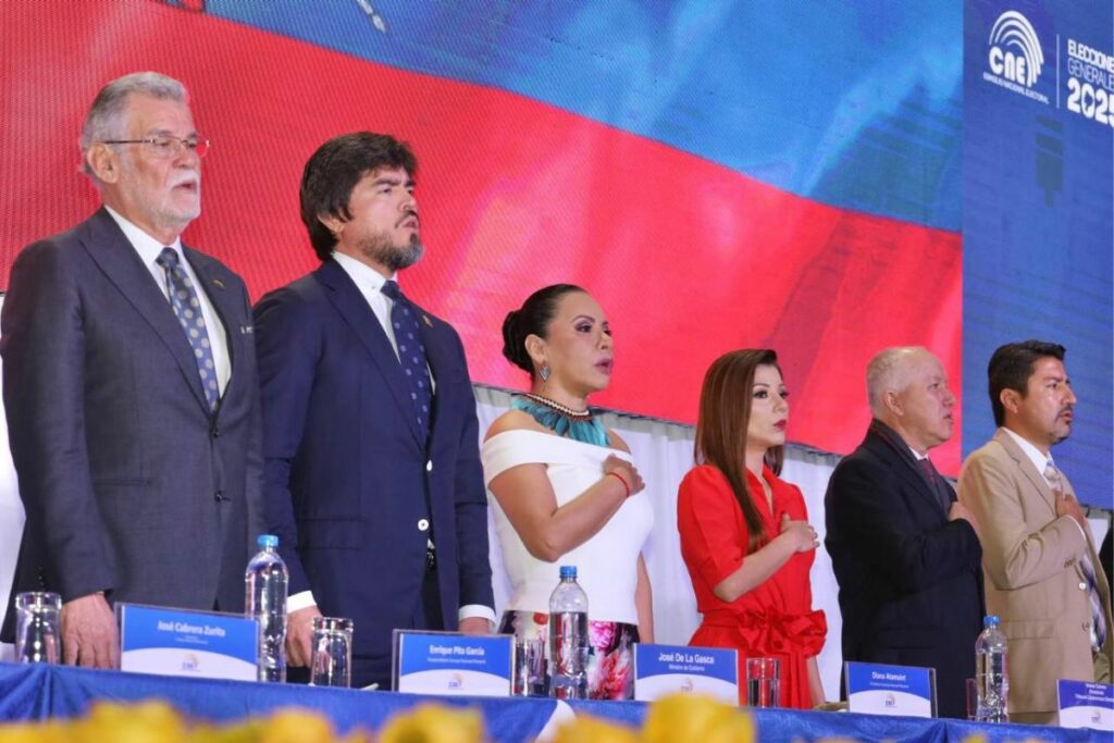 El ministro de Gobierno, José de la Gasca, la presidenta del CNE, Diana Atamaint y demás autoridades estuvieron en el acto inaugural.