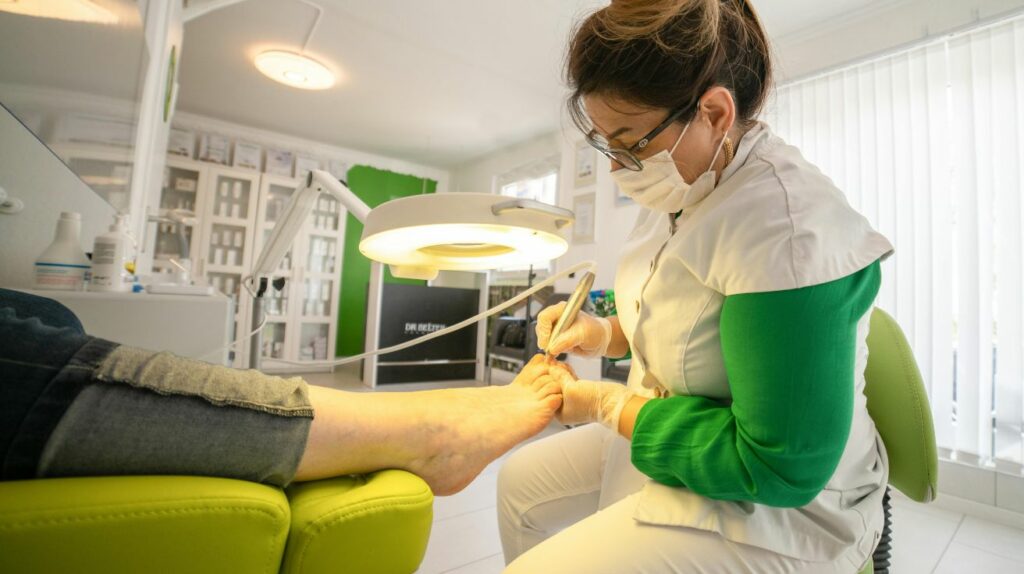 Expertos recomiendan adoptar buenos hábitos de higiene para evitar desarrollar uñas encarnadas.