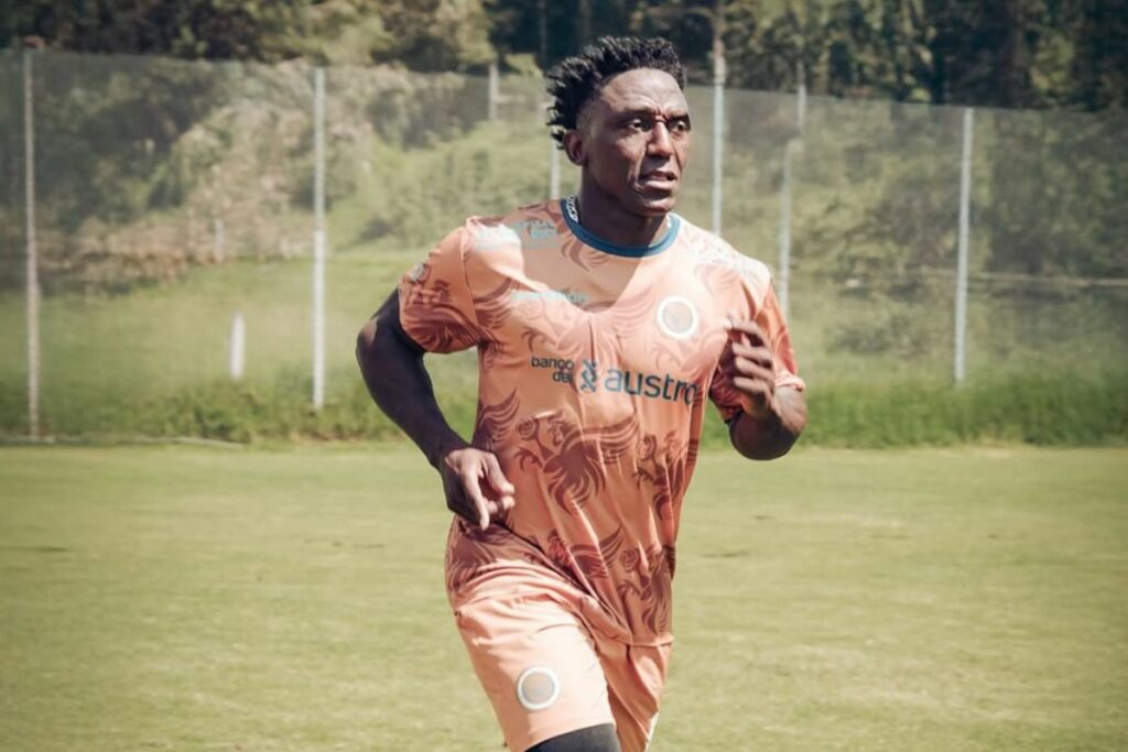 Roberto 'Tuka' Ordóñez en un entrenamiento del Cuenca Juniors.