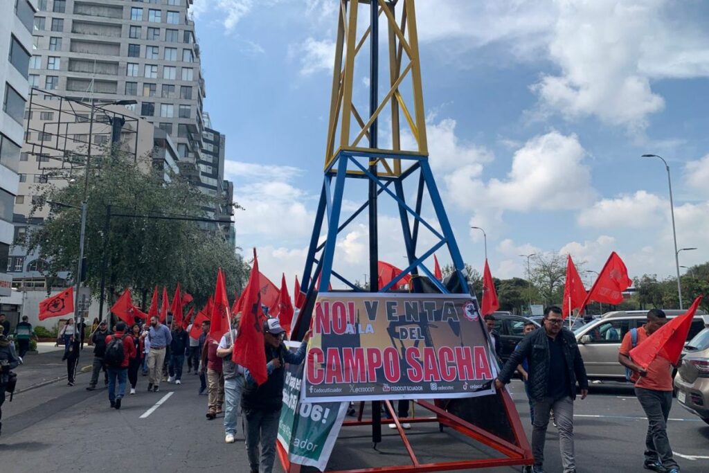 Trabajadores petroleros marcharon en contra la concesión del campo Sacha.