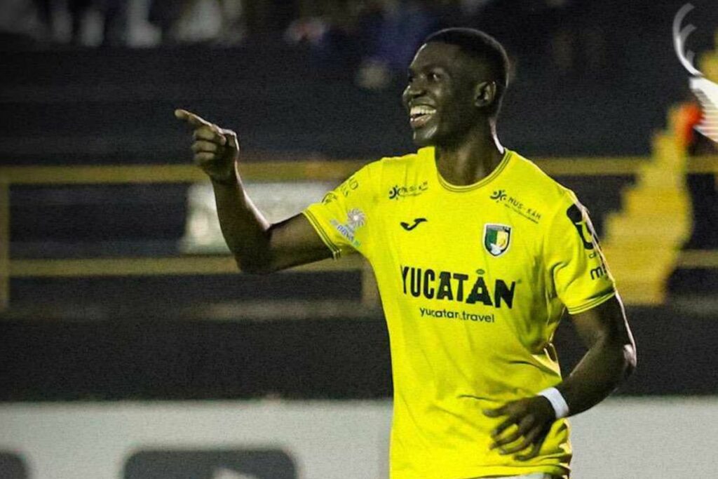 Stiven Plaza celebra un gol con los Venados de Mazatlán antes de llegar al Otelul Galati de Rumanía.