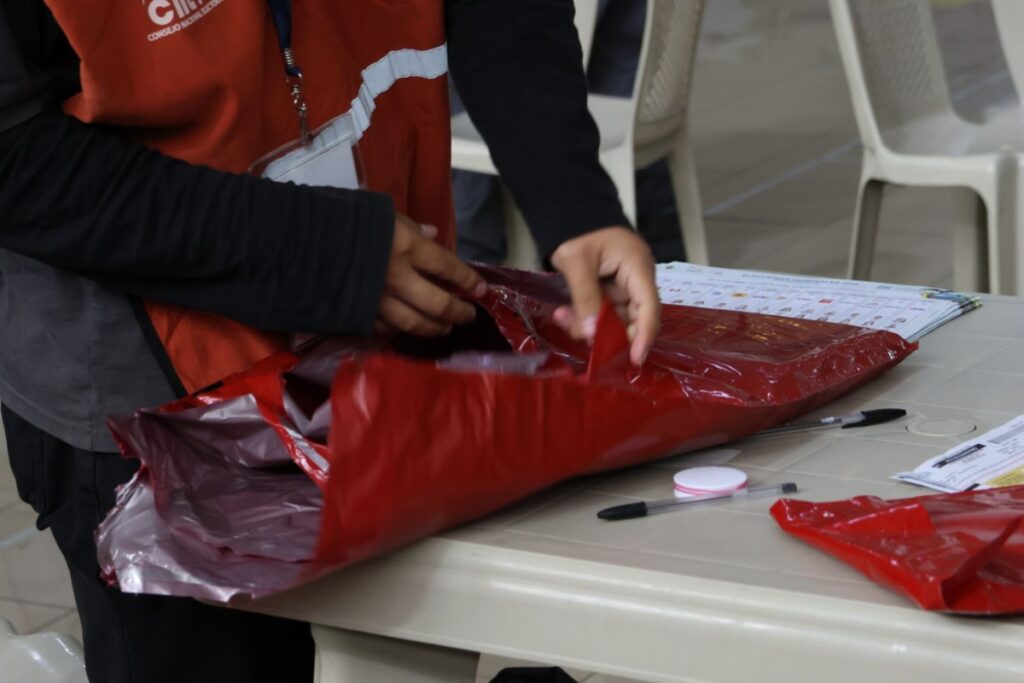 Sesión Pública Permanente de Escrutinio en la Junta Provincial Electoral de Pichincha.