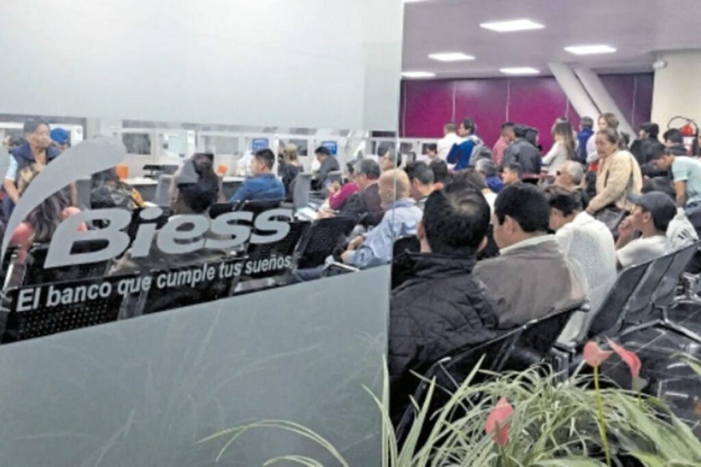 La operación del Biess busca proporcionar liquidez a los maestros jubilados y sus familias.