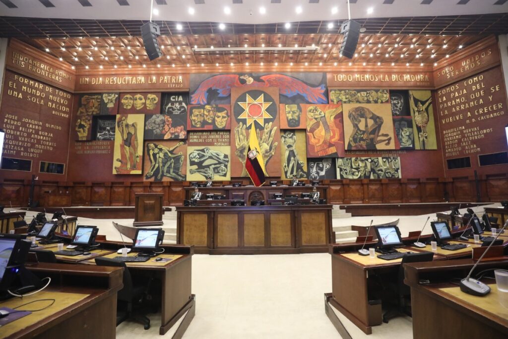 Pleno de la Asamblea previo a la sesión 1003 el pasado 6 de enero de 2025.
