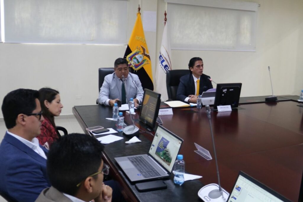 Fabián Calero, viceministro de Electricidad, presentó el plan del Ecuador para incorporar 638 MW de generación térmica.