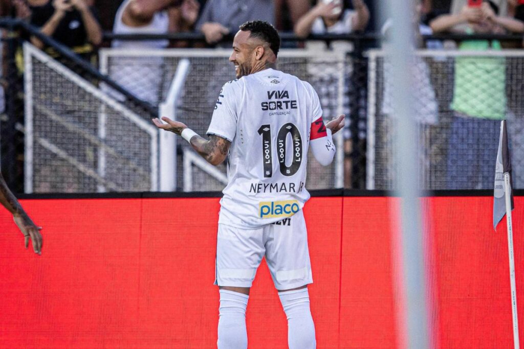 Neymar celebra su gol olímpico junto al Santos de Brasil.