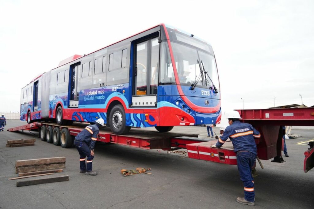 Cinco unidades de los trolebuses 100% eléctricos ya salieron de Manta hacia Quito.