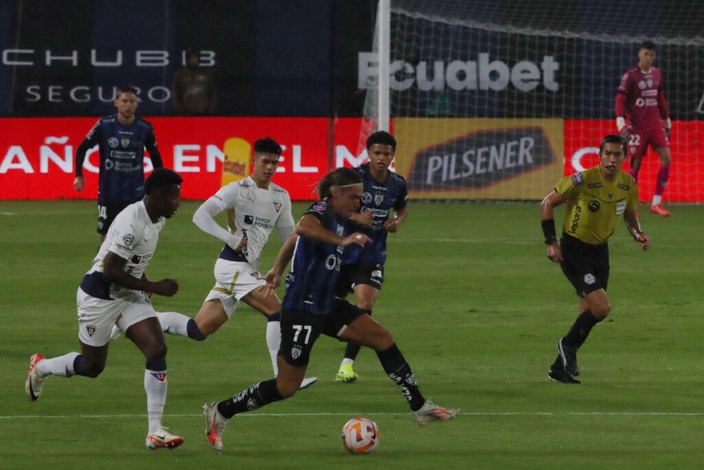 Partido entre Liga de Quito e Independiente del Valle este sábado 22 de febrero de 2025.