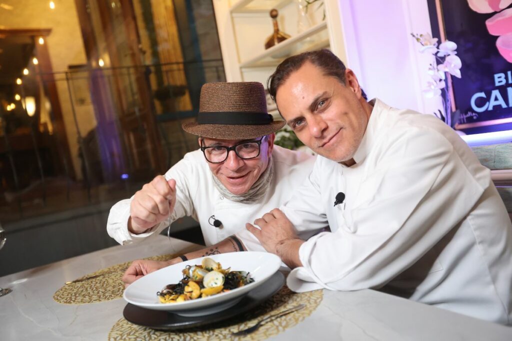 El Señor del Sombrero y el chef de Trattoria Sole e Luna, Rodrigo Burgos.
