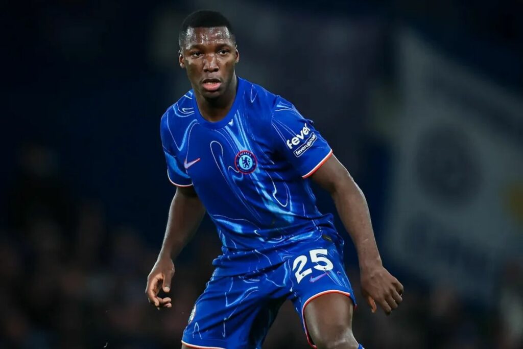 El ecuatoriano Moisés Caicedo en un partido con el Chelsea antes de enfrentar al Brighton.