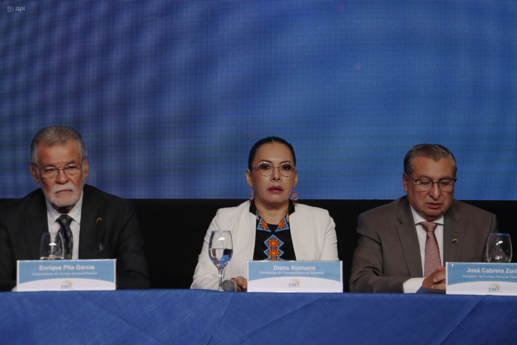 Diana Atamaint, presidente del Consejo Nacional Electoral, solamente confirmó que habrá segunda vuelta.