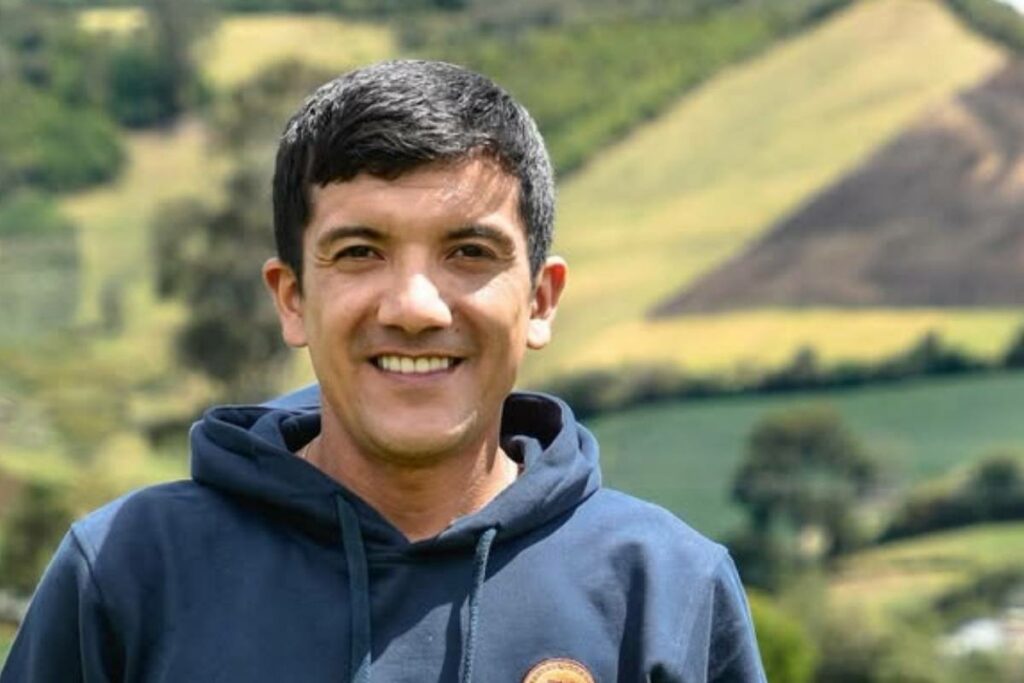 Richard Carapaz se entrenó en vías de altura en Ecuador para afrontar la primera parte de la temporada 2025 en Europa.