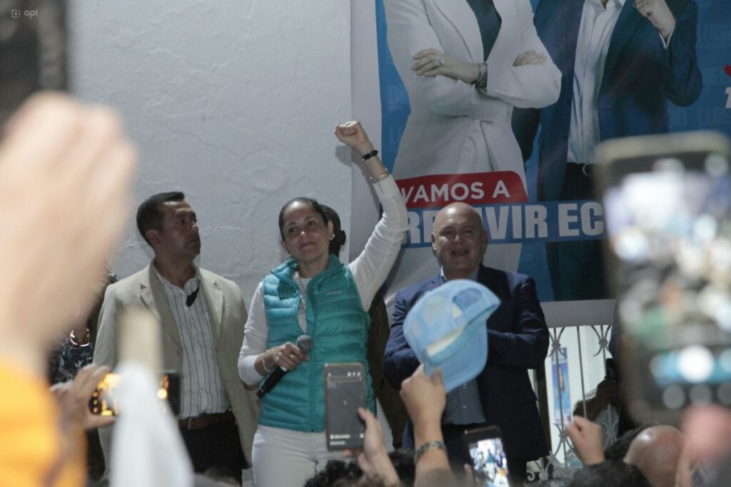 La candidata de Revolución Ciudadana celebró el resultado electoral con sus seguidores, en Quito.