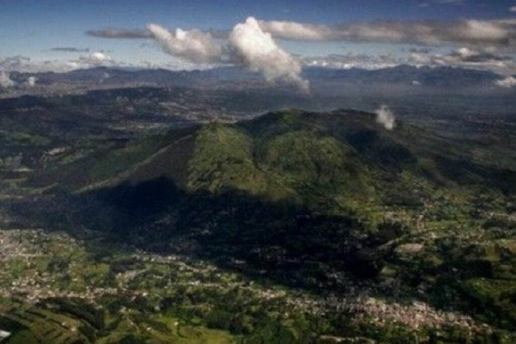 El Ilaló es el volcán inactivo ubicado entre el valle de Tumbaco y el de Los Chillos.