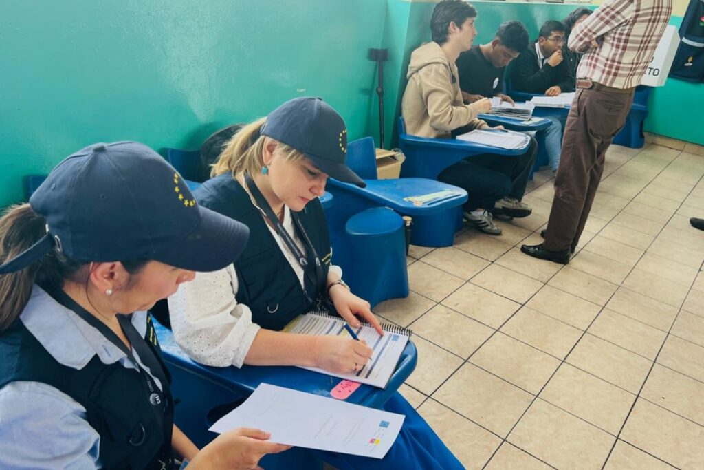 La misión visitó varias juntas receptoras del voto.