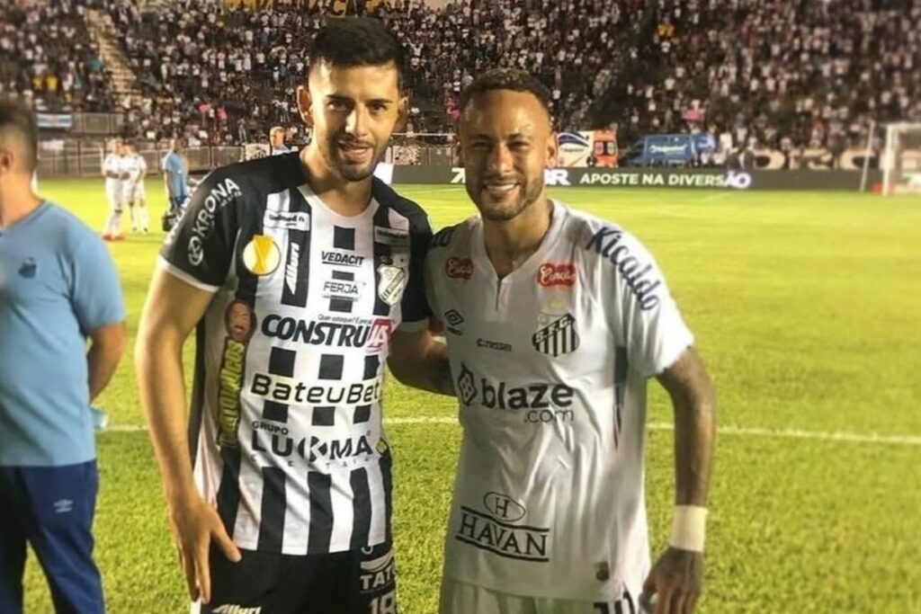 Ronie Carrillo y Neymar Jr se enfrentaron en el Campeonato Paulista de Brasil.