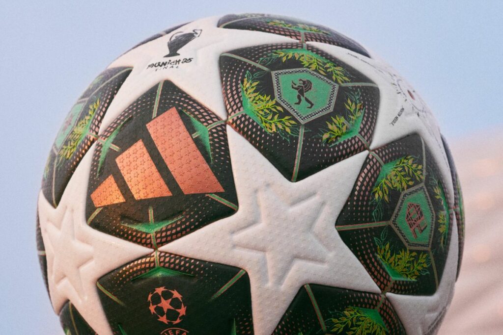 Balón que se usará en la fase de eliminación directa de la Champions League 24/25.
