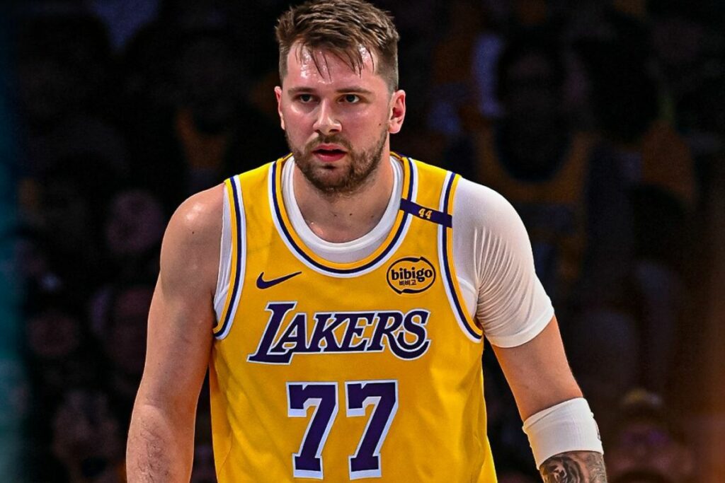 Luka Doncic en su primer partido oficial con la camiseta de Los Angeles Lakers.