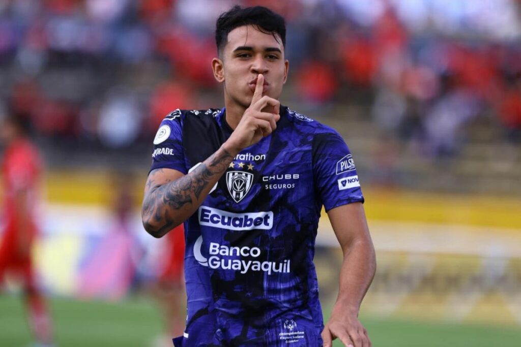 Kendry Páez celebrando un gol con Independiente del Valle en la Liga Pro 2024.