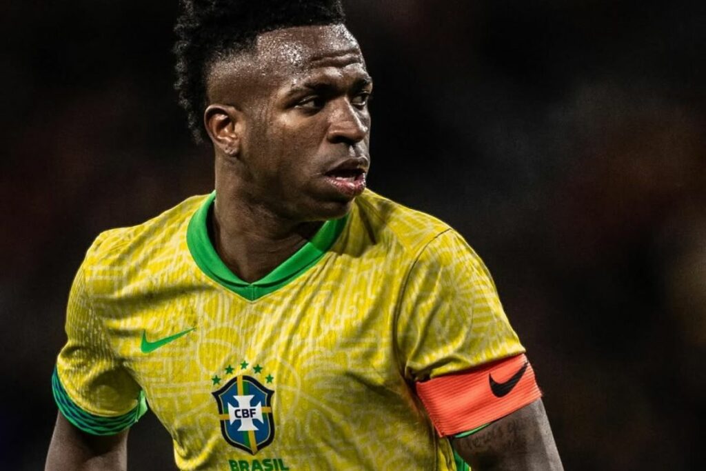 Vinícius Júnior como capitán de la Selección de Brasil.