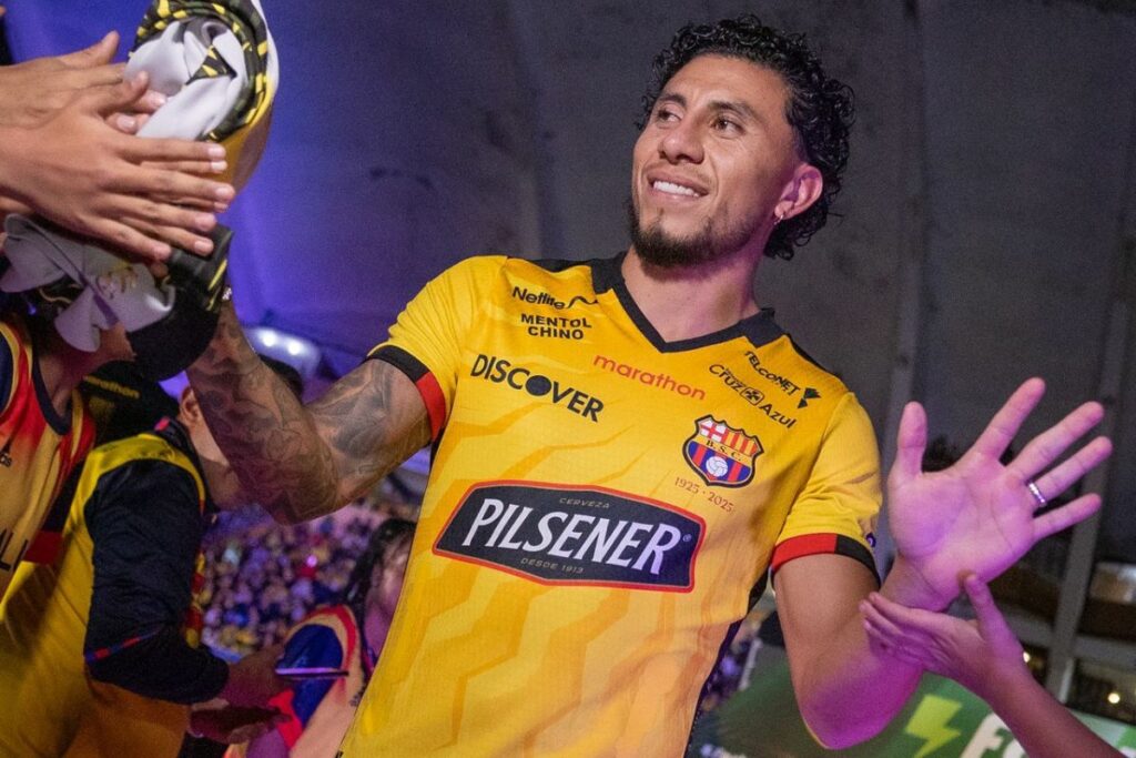 Joao Rojas durante una de las Noches Amarillas que realizó Barcelona SC por su año de centenario.