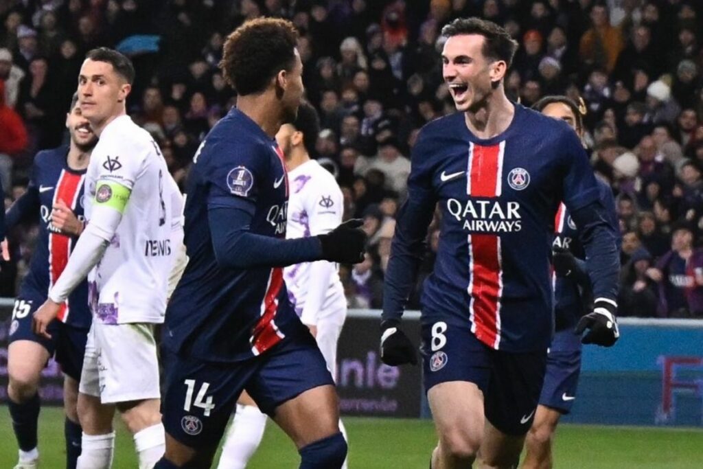 Jugadores del PSG celebrando el gol ante el Toulouse.