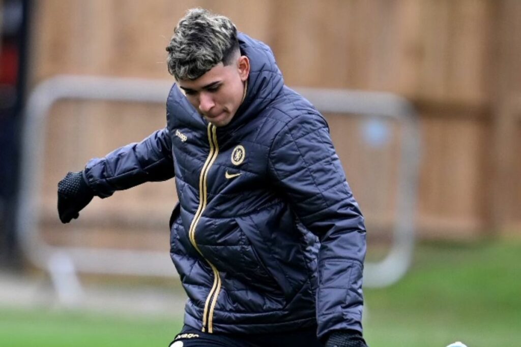 Kendry Páez con la indumentaria del Chelsea de Inglaterra.