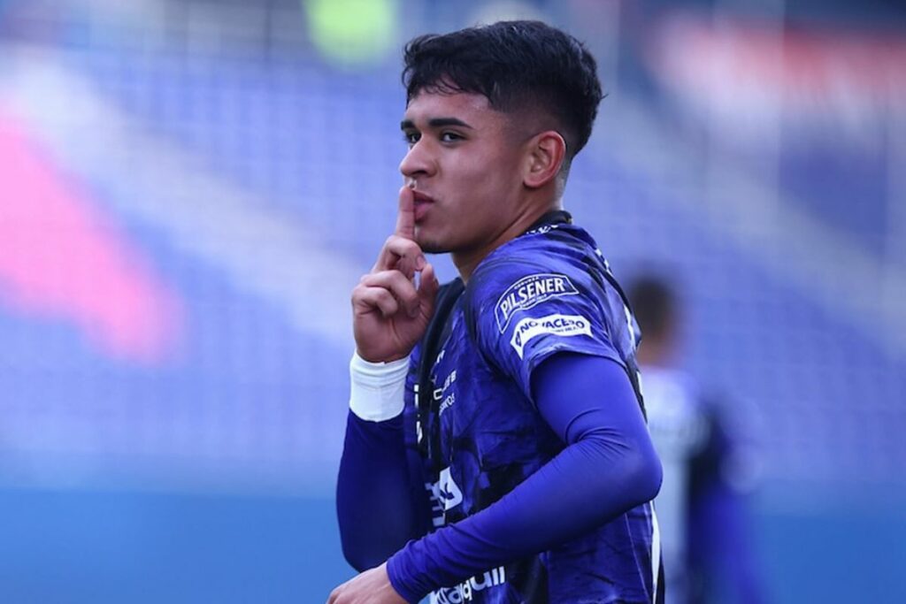 Kendry Páez está en Inglaterra entrenando con el Chelsea.