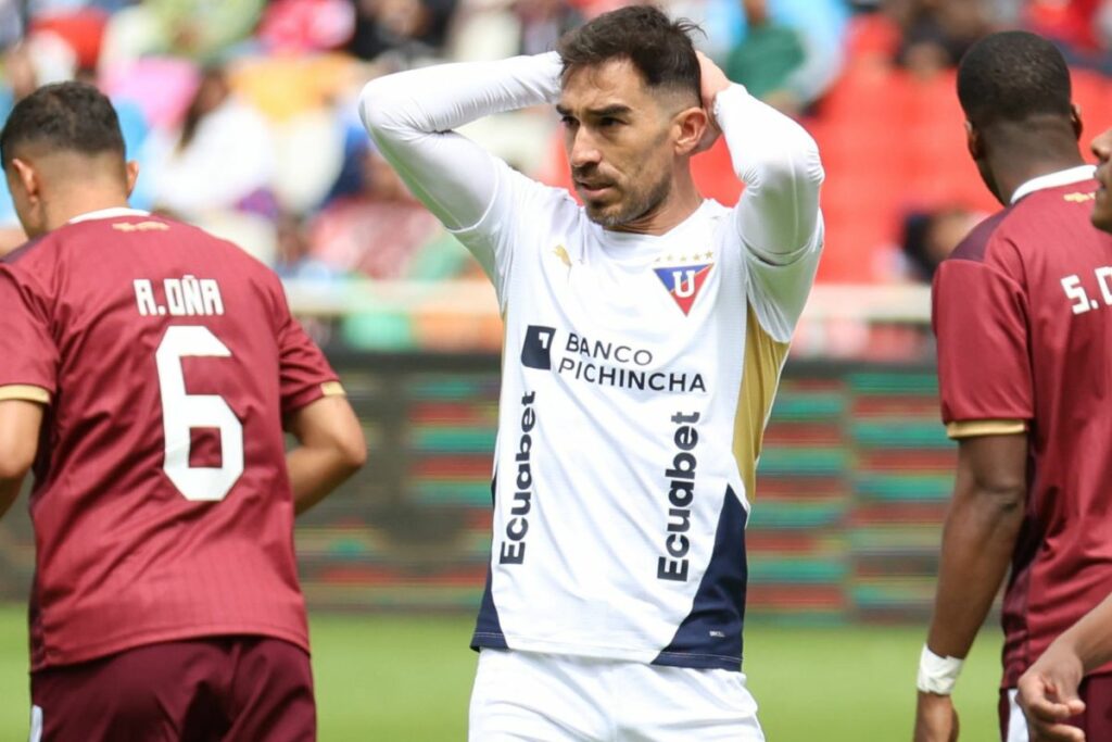 Lisandro Alzugaray durante el partido de Liga de Quito contra Vinotinto FC.