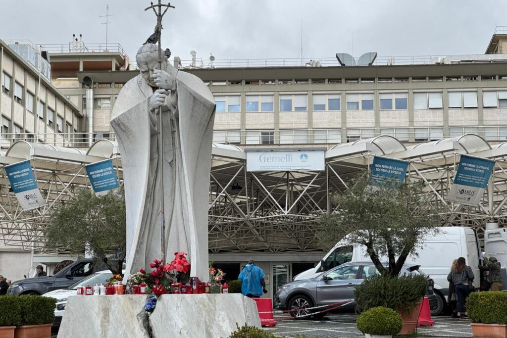Una vista general del hospital Agostino Gemelli de Roma, donde el Papa Francisco, ingresó en ell viernes 14 de febrero. Foto: EFE